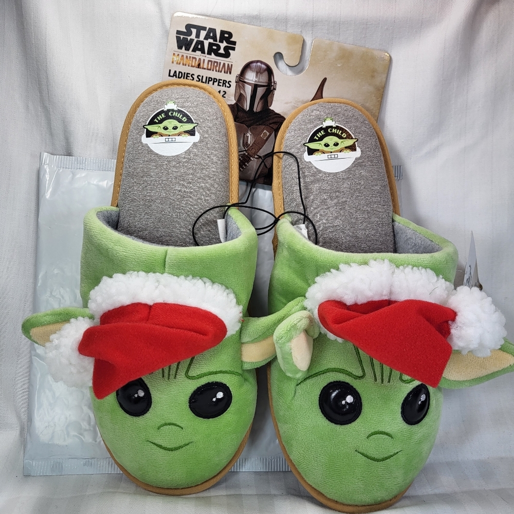 Star Wars The Child SLIPPERS Womens size XL 11-12 Grogu Santa Hat Christmas Yoda